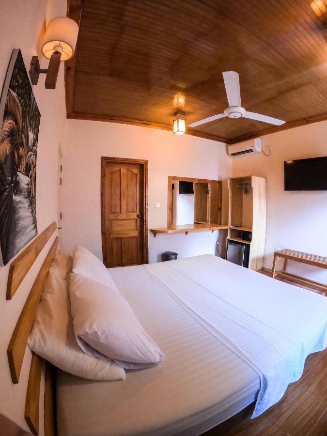 New Breeze Thoddoo Inn Экстерьер фото